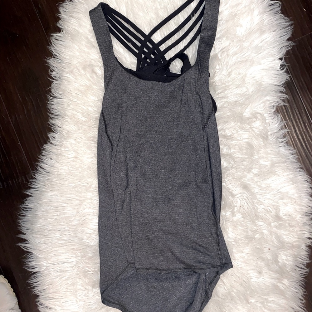 Lululemon tank with built in bra (DISCOUNTED SHIPPING)